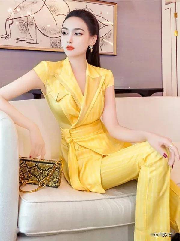 丽人行精致的女人靓丽的模特