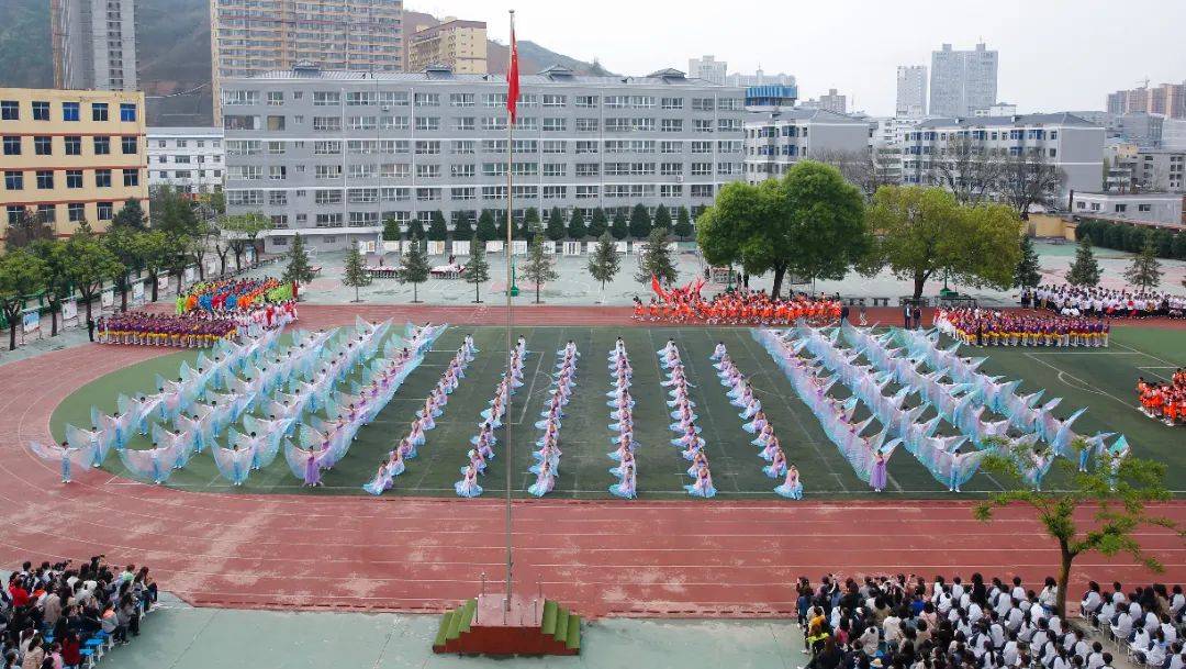 甘泉县初级中学举行第九届科技文化艺术节暨第四十四届田径运动会