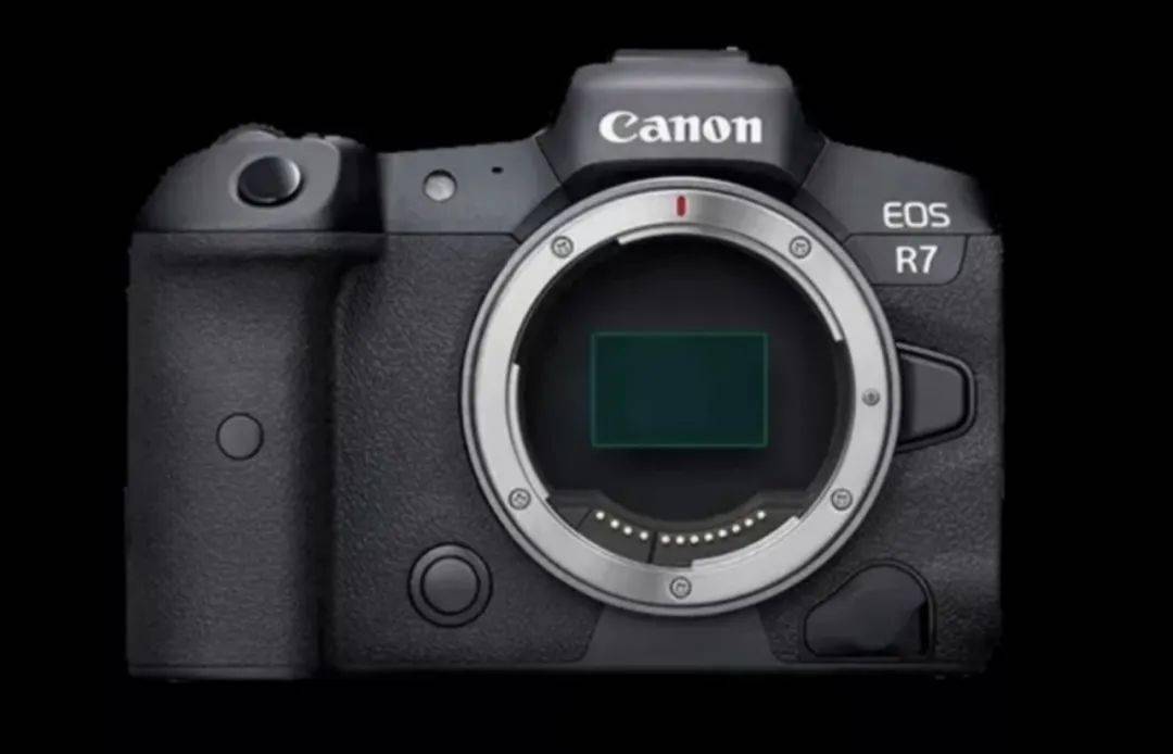 eos r7的纸面参数会超越eos r6,只是底,aps-c画幅的,和eos 7d mark ii