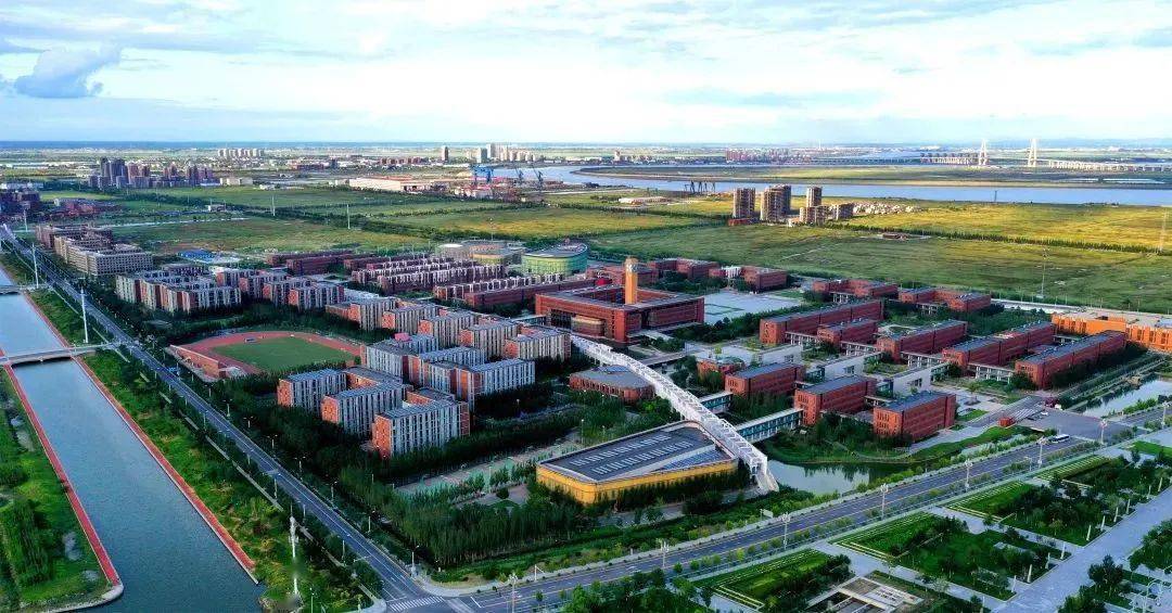大连理工大学盘锦校区,开设专业里包含了学校优势的化学方向专业,并且