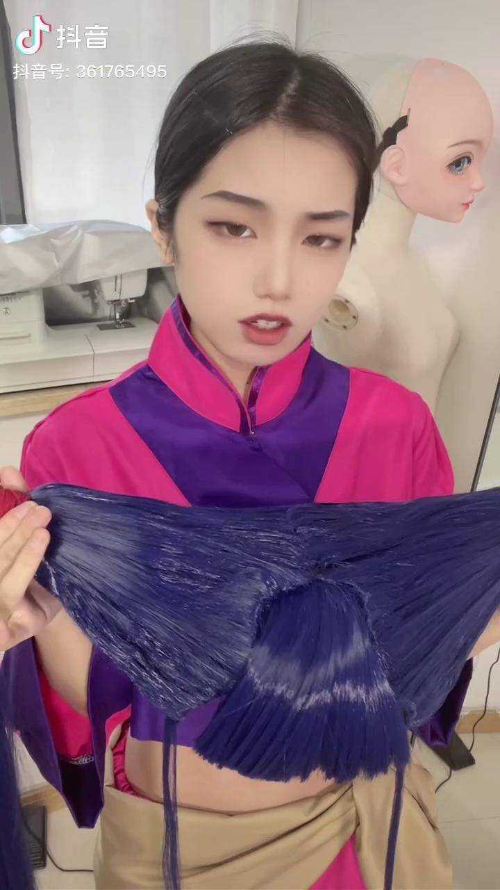 第一次因为发际线不够高而苦恼总不能剃了吧cos花小兰中华小子