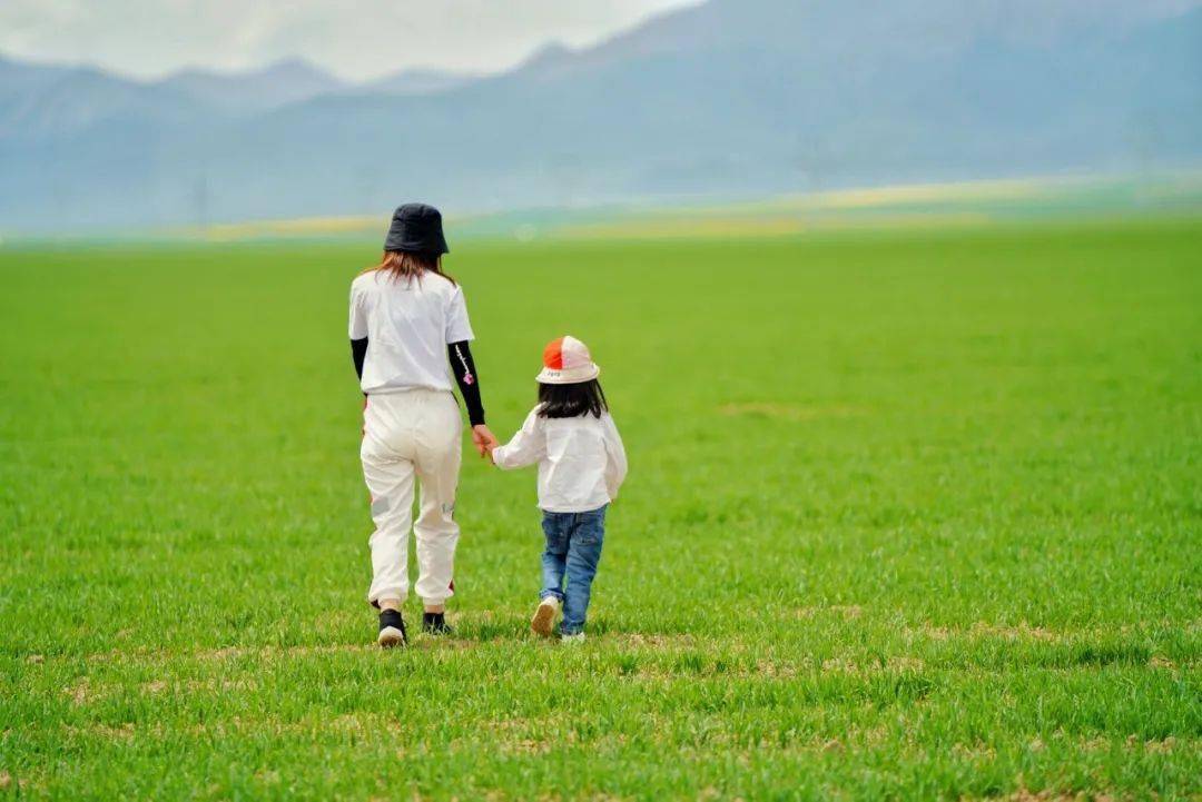 致家长教书的是老师但育人的一定是父母再忙也要读一读