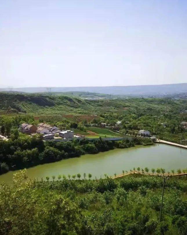 徐家山村位于西安市蓝田县蓝关街道,村内山清水秀,环境优美.