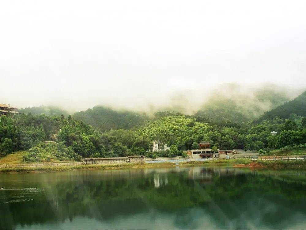 泗洲头白仙山水库图片