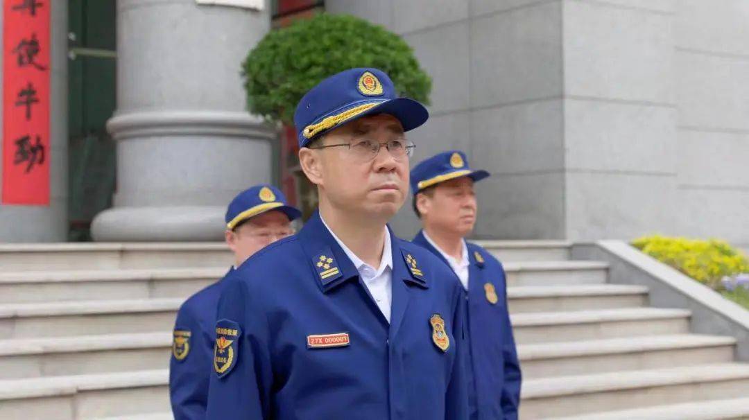 在总队营区大院举行了督导工作出征仪式,安春晖总队长,李瑞丰政委,陶