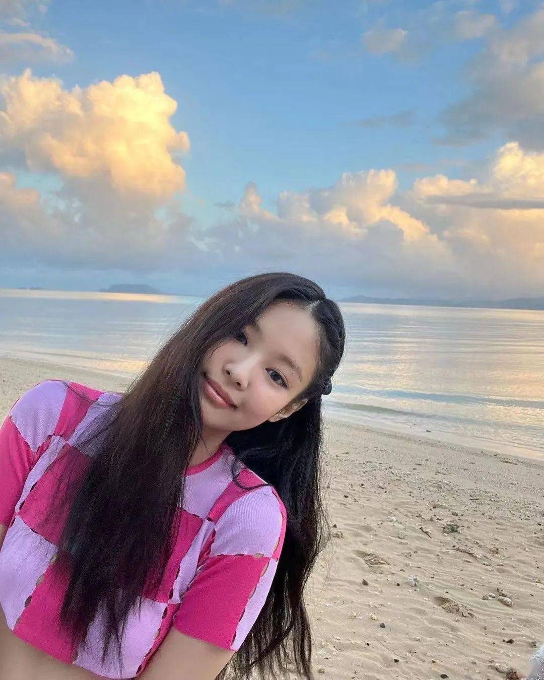 jenniequot海灘性感大片quot被曝光quot螞蟻腰quot名不虛傳網友神仙