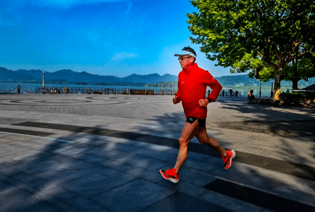 特别感谢以李国强教练为首的国内优秀马拉松教练团队.