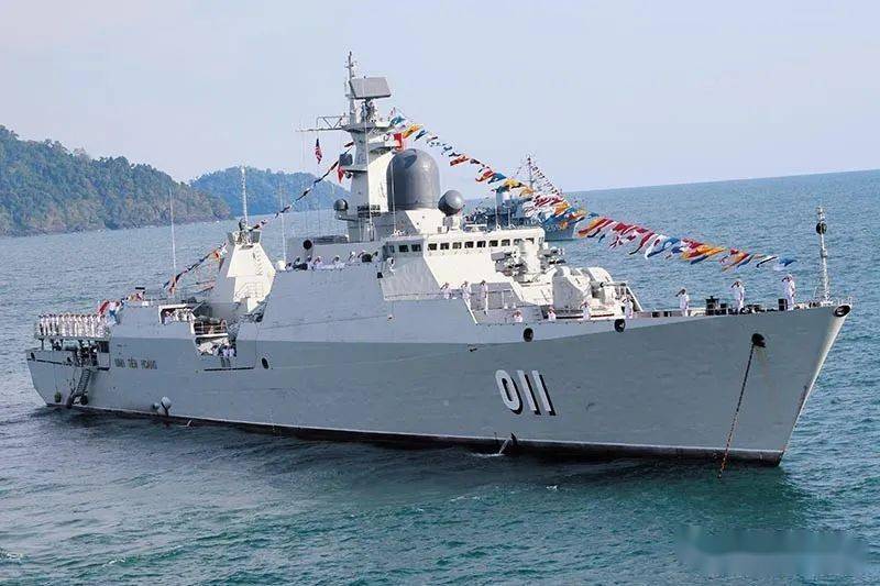 11661型护卫舰的第一艘于1990年开工建造,随后就碰上苏联解体,1993年