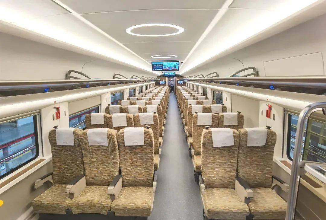 超全火车上的这些地方都能充电