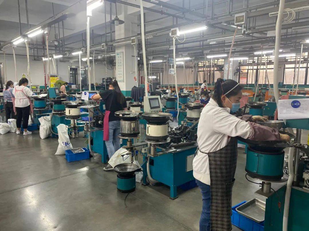 【致敬劳动者】技能人才老中青传承,杰凯拉链车间获评海宁市"工人先锋