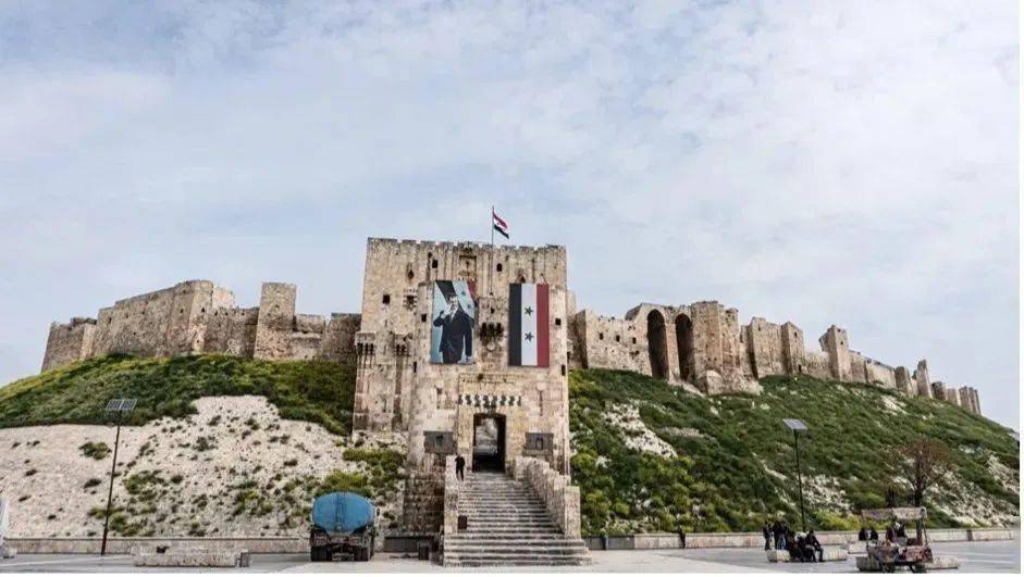 夜店,距离前线两公里_阿丹_地毯_城市