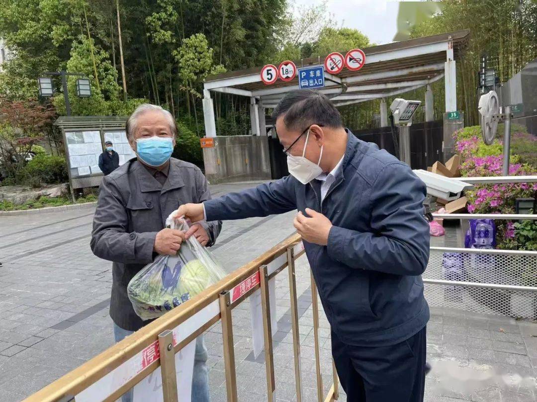 图 | 我院总会计师徐军学为浙江省名中医林真寿送物资图 | 上海市名老