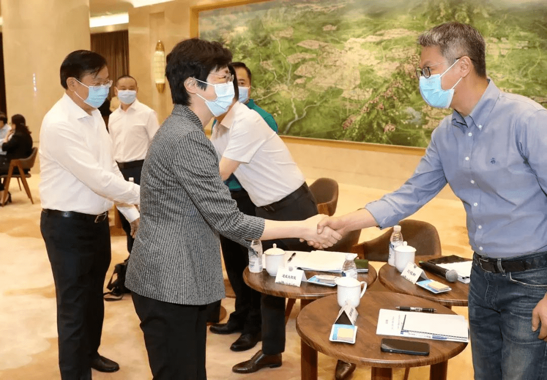 通威股份董事长谢毅出席成都市重点企业座谈会_发展_王凤朝_施小琳