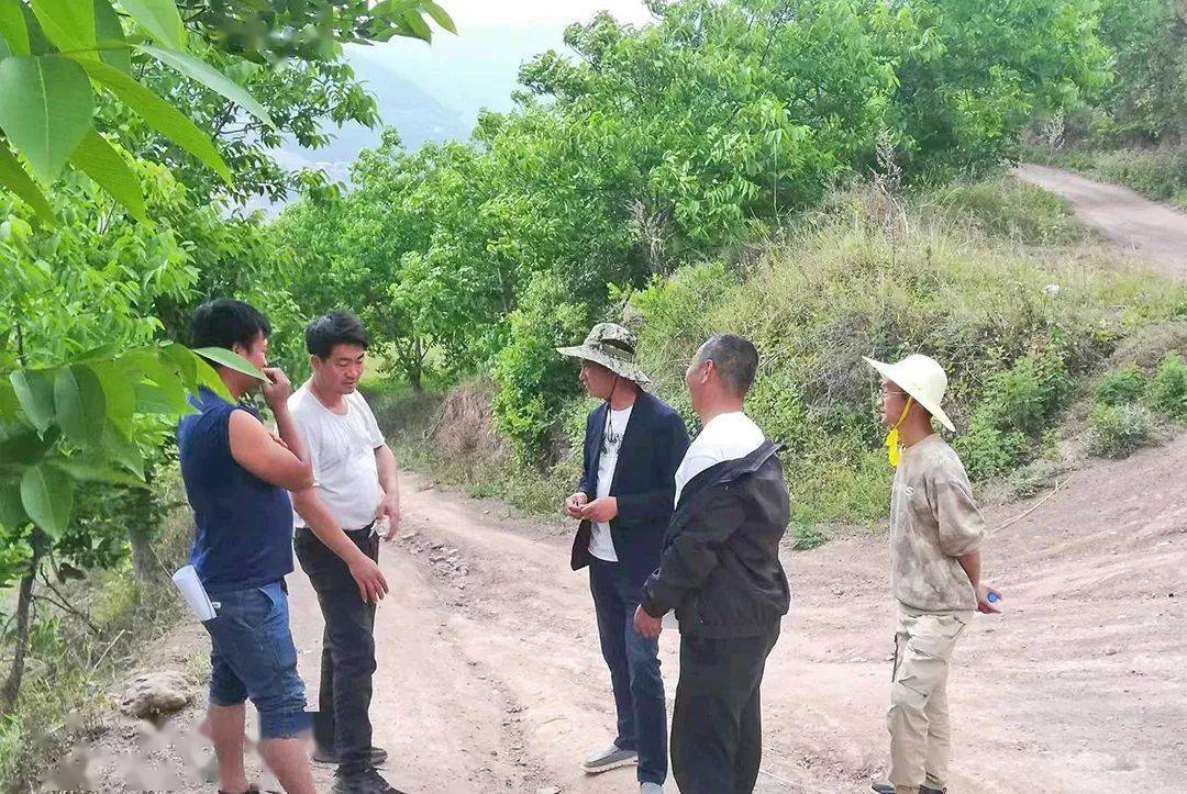 耈街社区全力冲刺通组泥土路清零