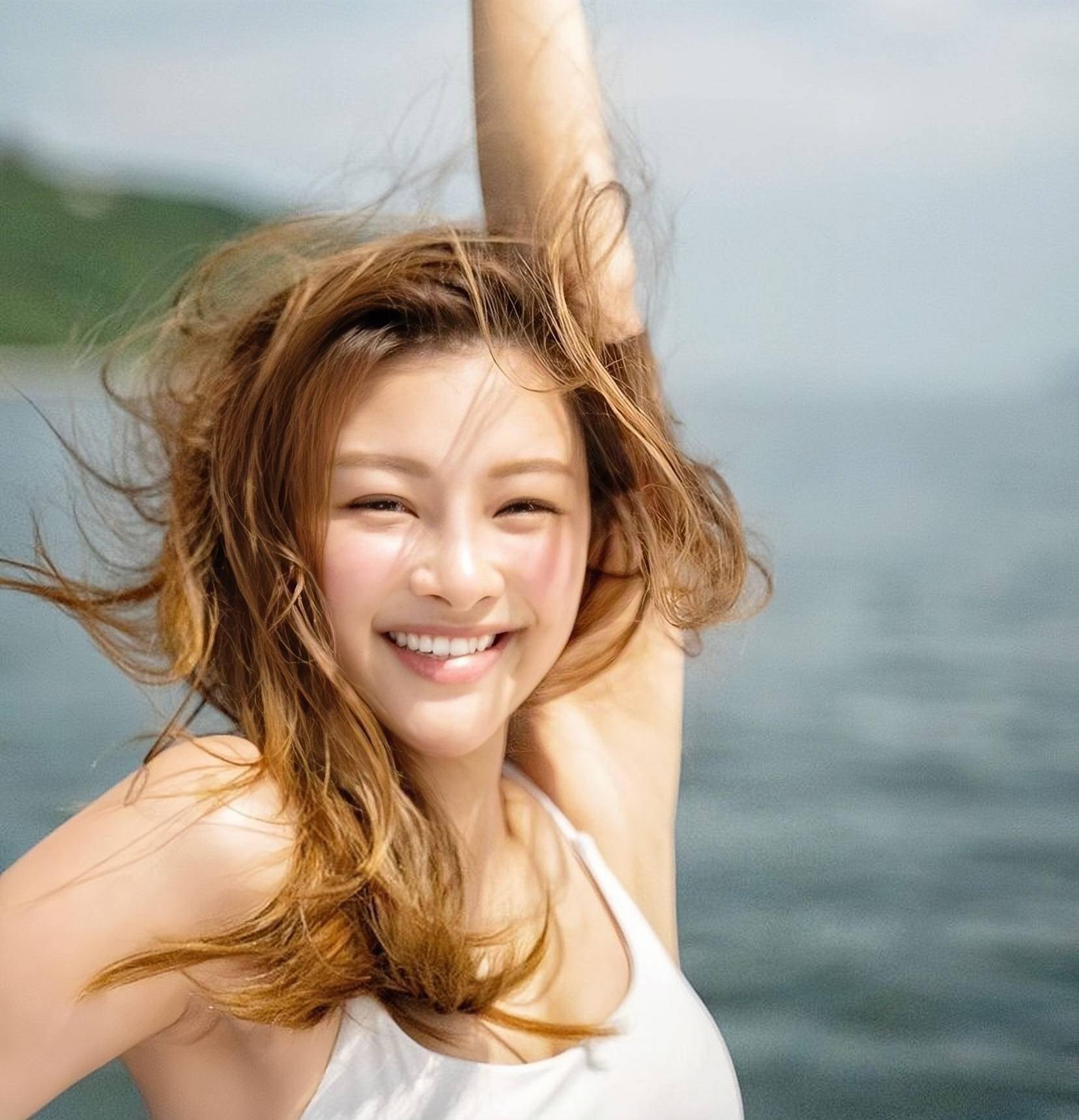 开200万支票送母亲,美容生意月入百万_蔚雨芯_网友_演艺事业