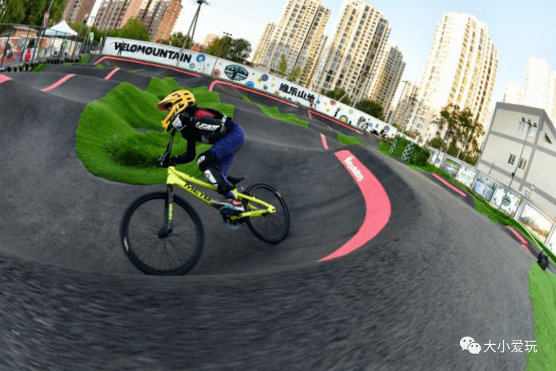 还在露营吗试试这几种新潮户外运动有多好玩飞盘泵道简直太上头了