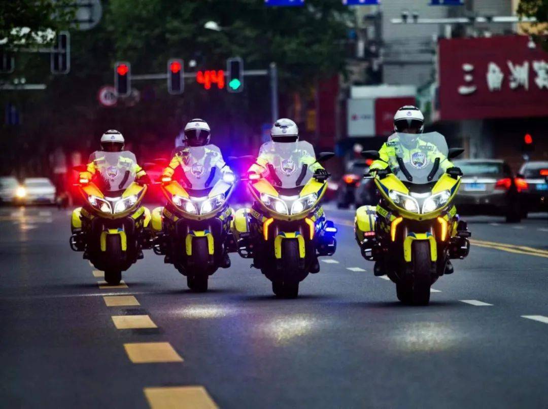 "金陵铁骑"5岁啦!_违法_南京_保障