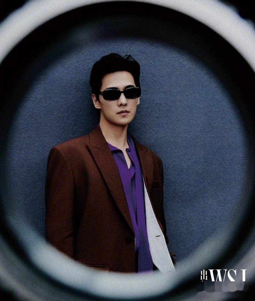 男星杨洋《智族gq》封面大片,暧昧暖色氛围感十足