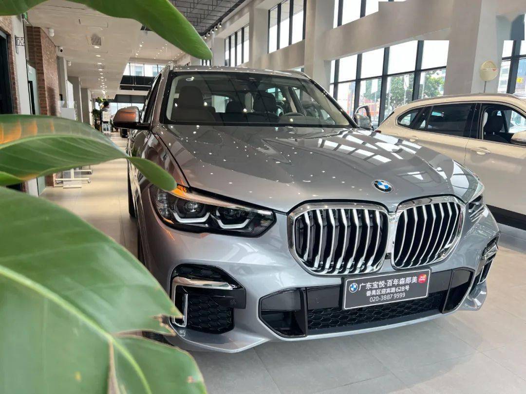 售价605万的入门级全新宝马x5到店摩天灰颜值如何