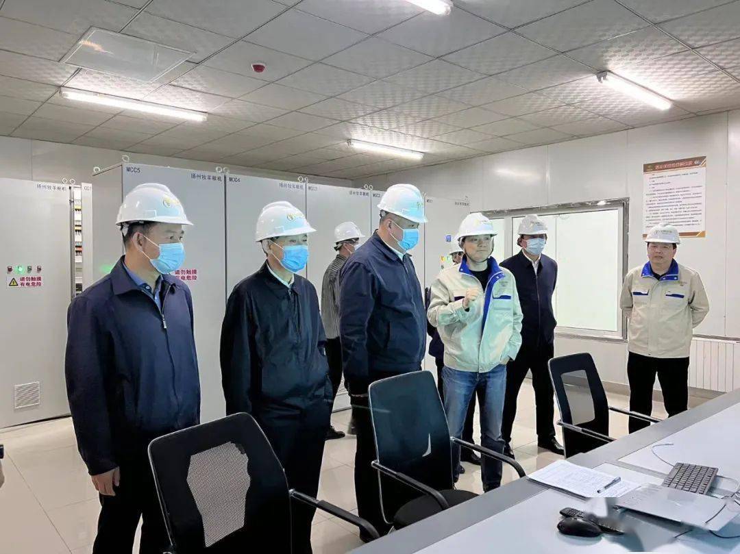 县人大常委会主任王立海,县政府副县长马俊峰及相关人员陪同走访