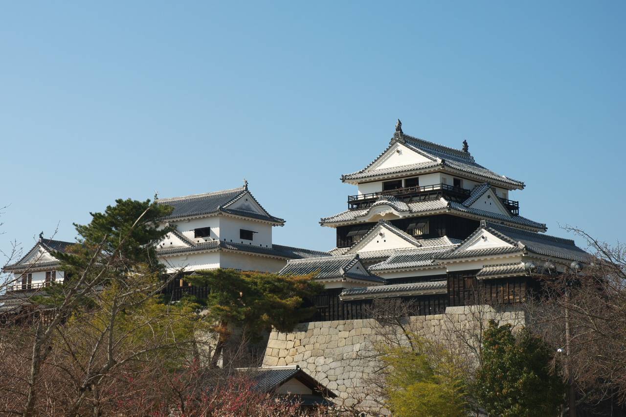 松山一座充滿了夏目漱石氣味的山海城市