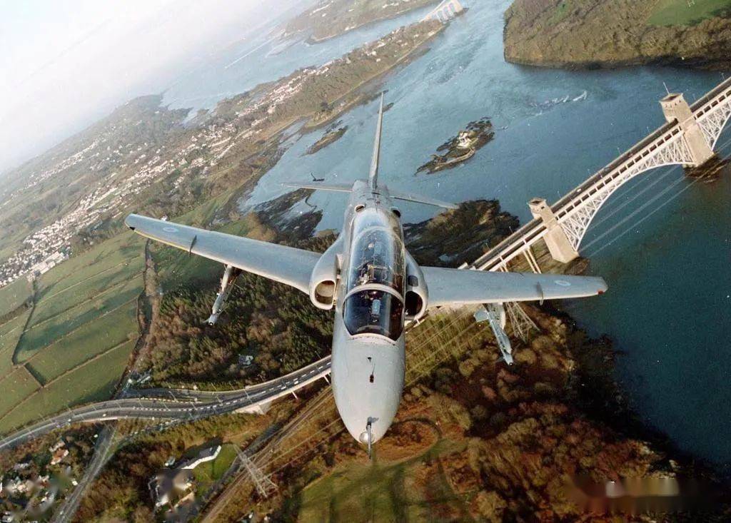 "鹰"式教练机在国际市场也取得了成功,先后有"鹰"mk50,mk60,mk100型向