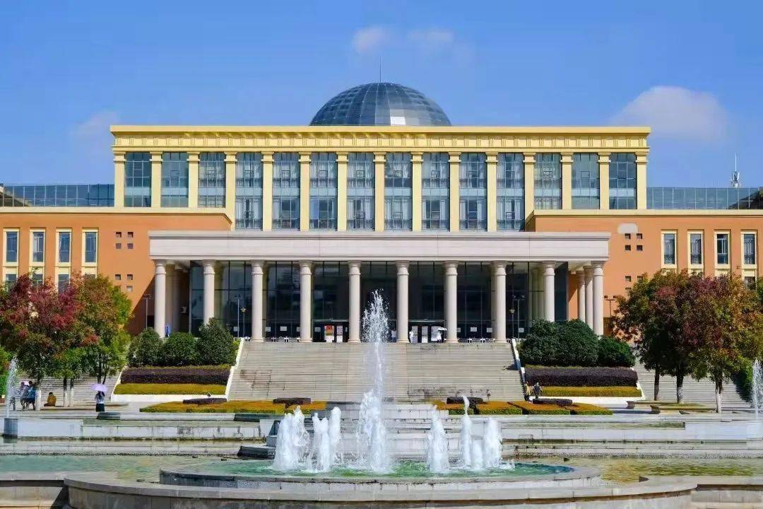 奋斗的汗水与疾书的笔尖饱含着云大学子的勤奋与坚定模拟法庭点击图片