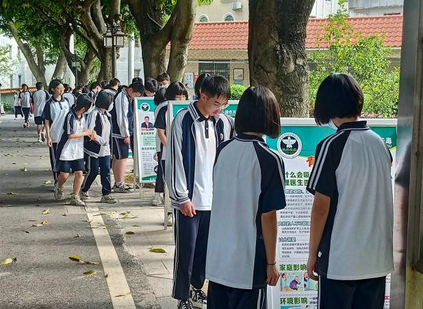 广州增城荔城街开展送禁毒展览进中学活动