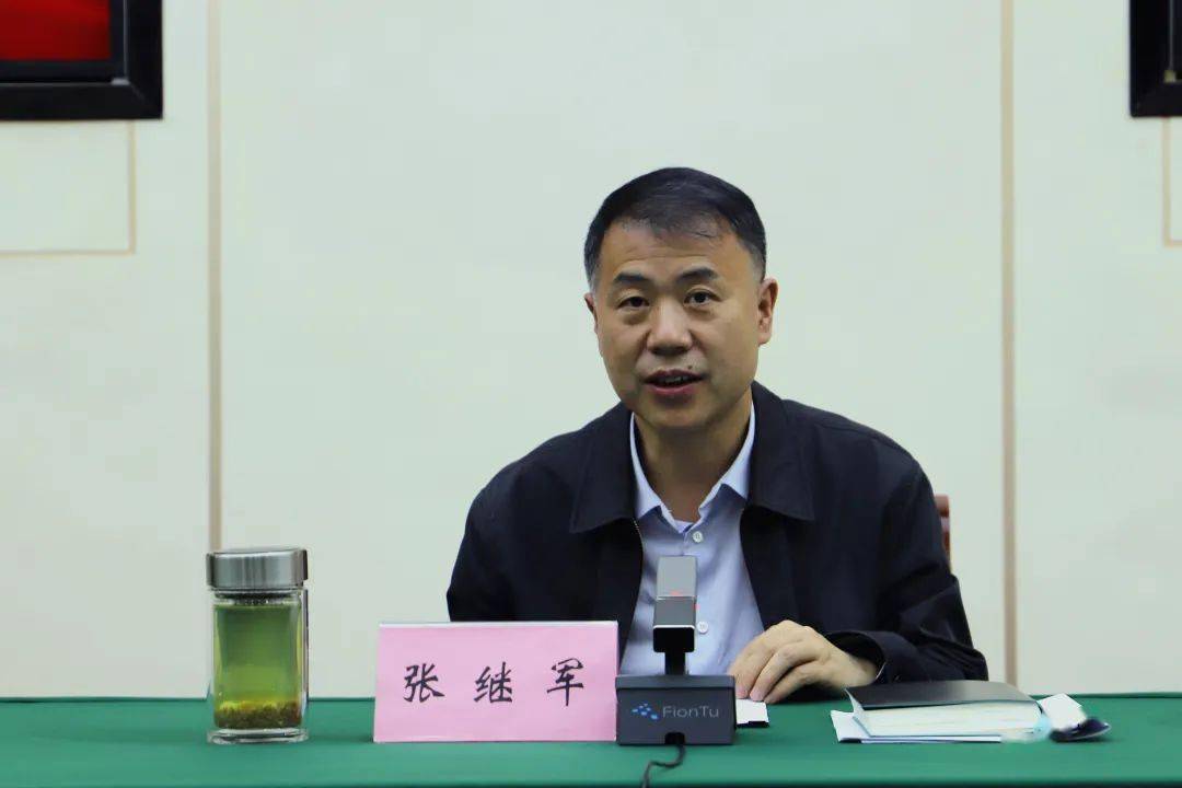 县领导滕兴中,伍咏梅,刘凯,吴雪飞出席会议.