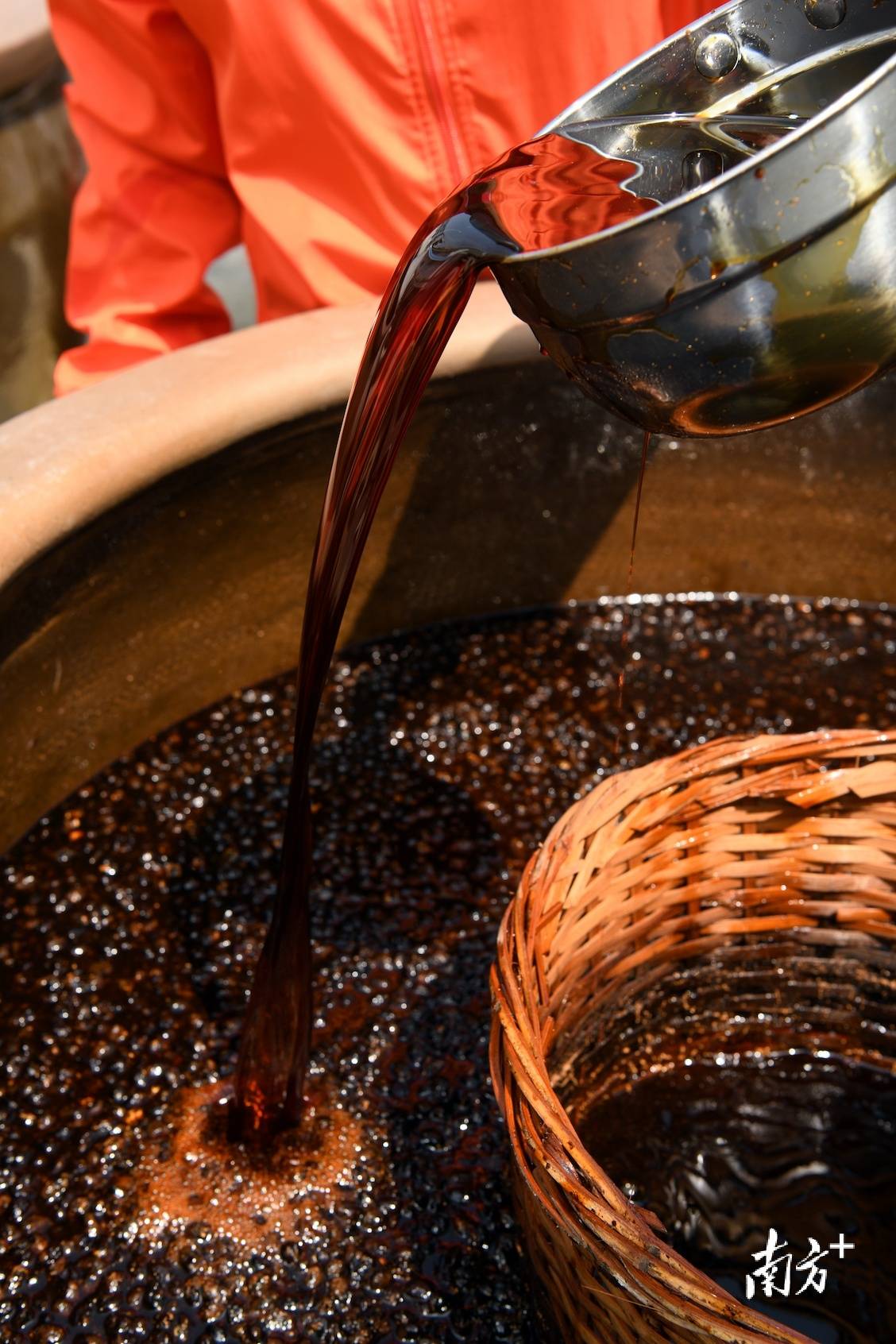 老字号新发展|梅州五华百年老字号酱油新生记_老聚_酿造_传承