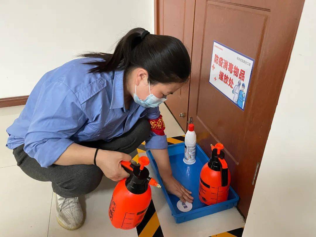 并根据5s(整理,整顿,清扫,清洁,素养)现场管理法,设立疫情防控督察