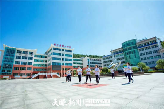 城市近且交通便利带来的虹吸效应让麻江一中逐年流失优秀的老师和学生