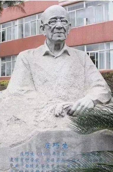 如今,闽侯三中校内的旗山院士文化广场上,排列着7位闽侯籍中科院院士