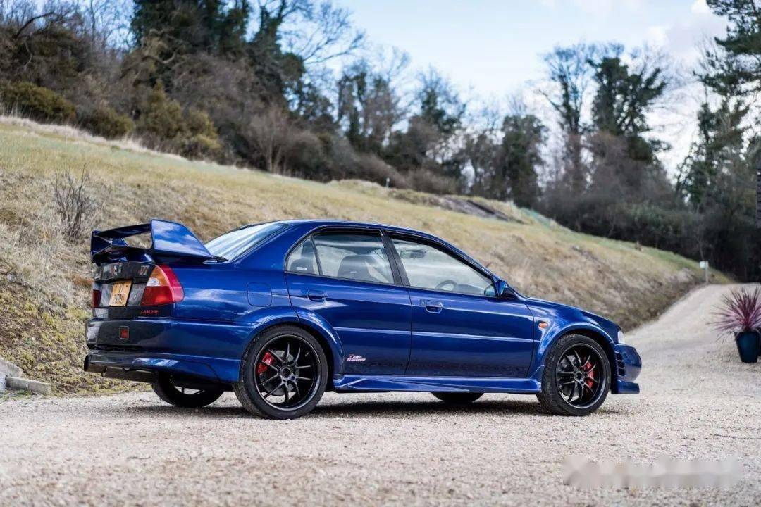 超稀有的冰蓝色三菱evovizerofighter开卖酷乐汽车