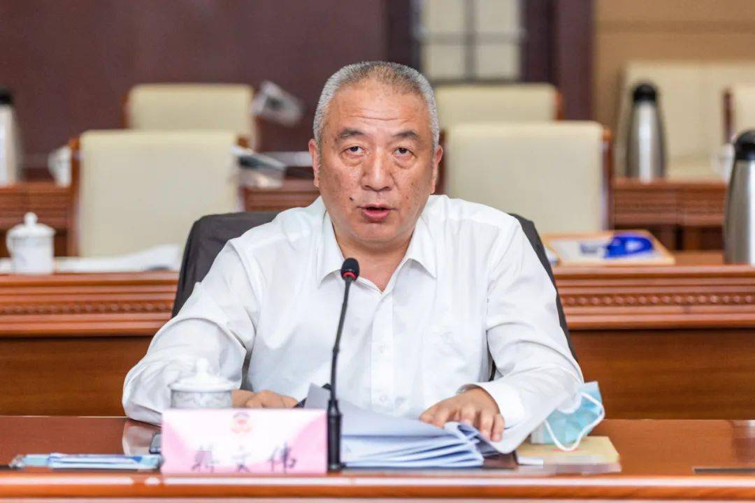 蒋文伟在主持会议时要求,要持续深化,组织开展好委员读书活动.