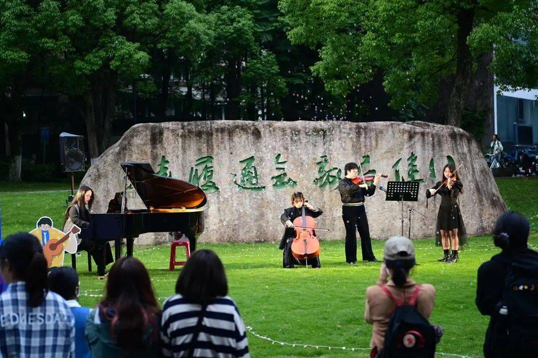 《夏天的风》钢琴弹唱李思言 周依依《大家来恋爱》合唱于蕊 戚之