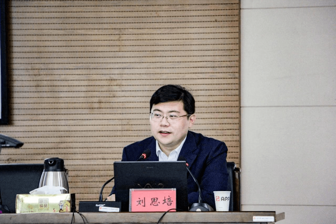 江苏省商法学会常务理事,中坚汇律师事务所律师刘思培教授进行授课