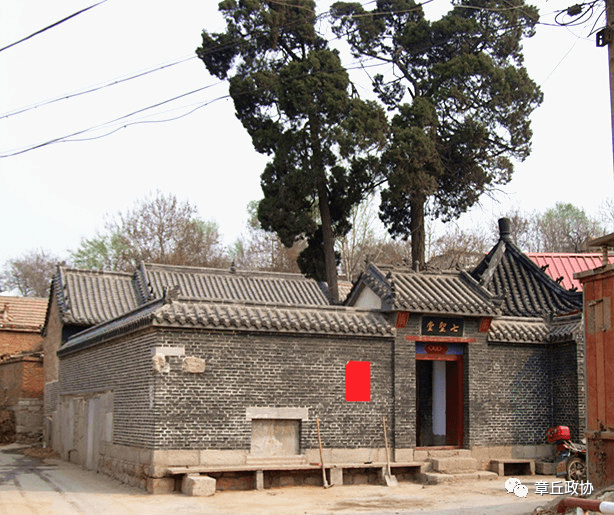 在章丘區文祖街道辦大寨村,有一塊彌足珍貴的禁賭碑.