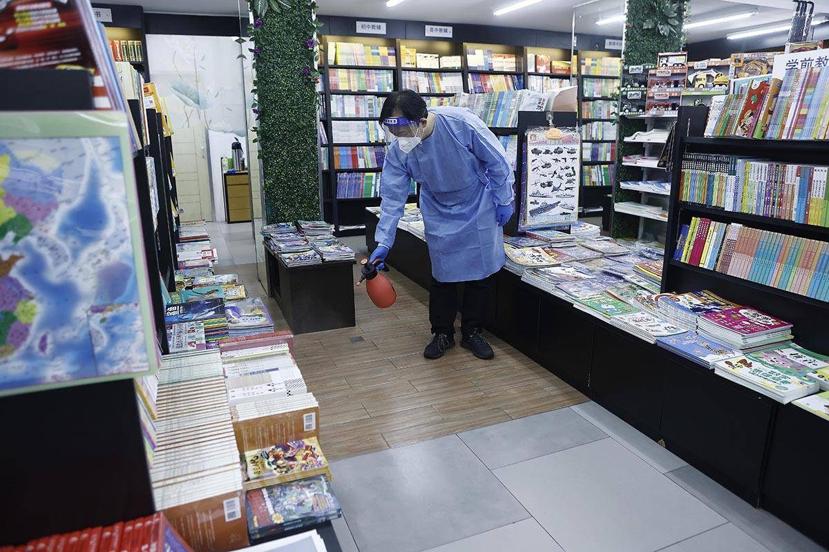 上海战疫｜首家线下实体书店重启，明日起全市分阶段复商复市插图1