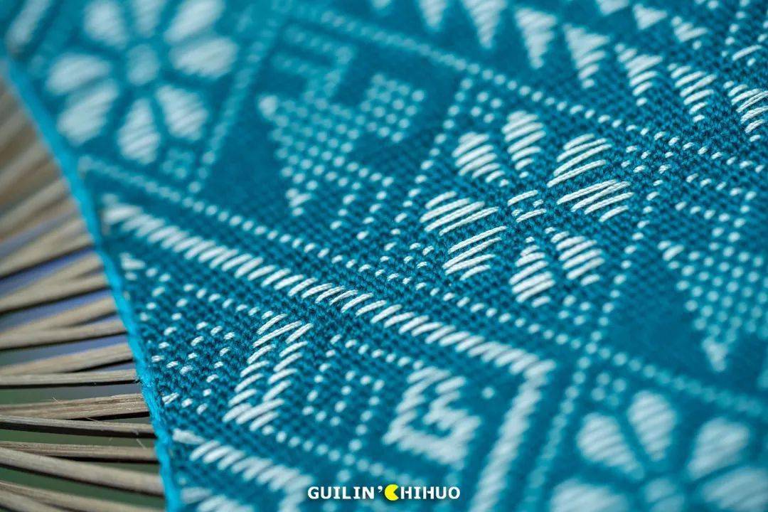 壮锦,与云锦,蜀锦,宋锦并称的中国四大名锦之一,相传起源于宋代,以棉