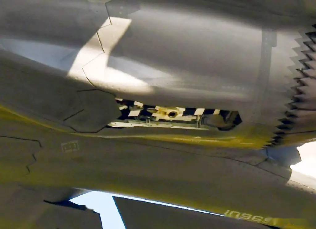 美f35c南海坠海,或许和其拦阻索只有0.09秒有关,歼35如何躲避?