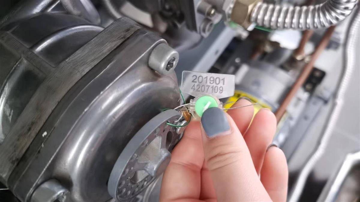 湖北校准万台加油机"准头"_计量_铅封_徐东路