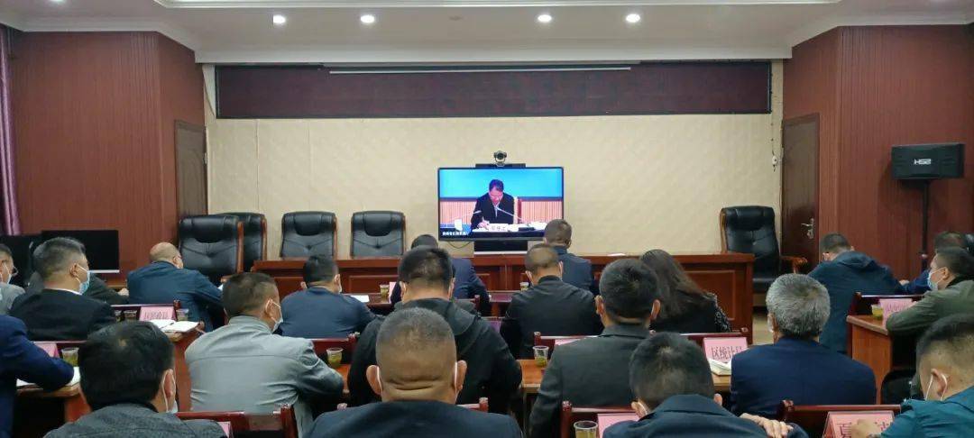 平坝区委副书记,区长王金源,副区长王海浪,区直相关部门及各乡镇(街道