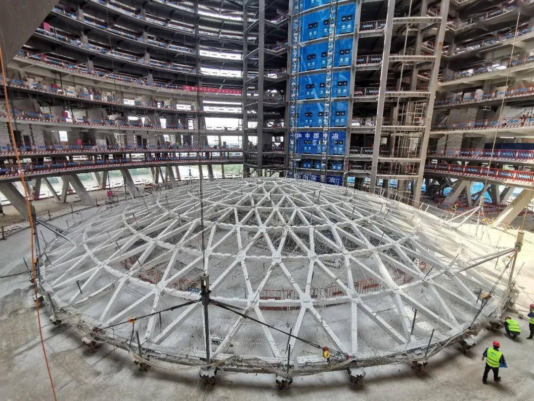 震撼19层直径972米世界最大球体建筑穹顶提升