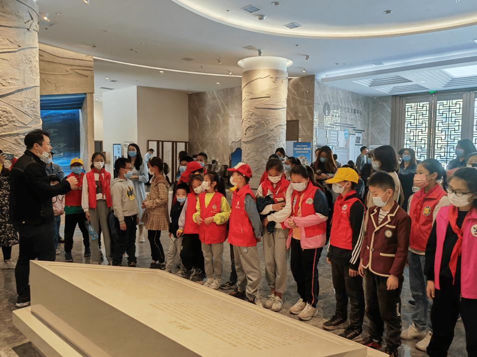 韩紫石清末任吉林省民政使,北洋政府时期任安徽省巡按使,江苏省省长兼