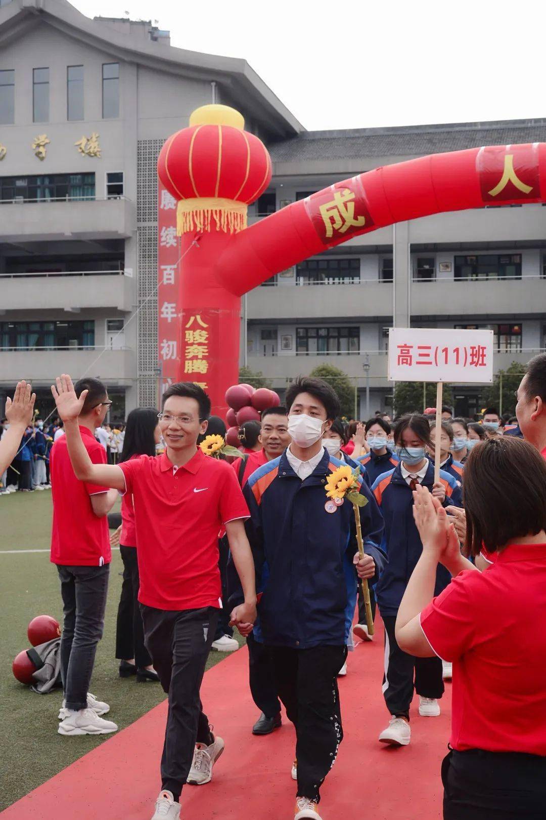 庆建团百年赴青春之约珙县一中举行十八岁成人仪式