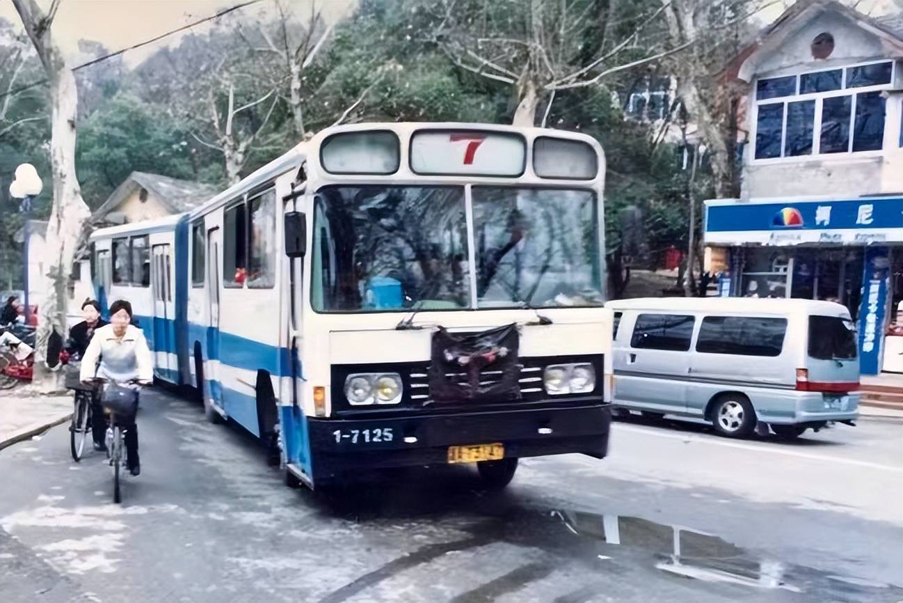 杭州7路公交开行100年，时光巴士见证杭城变迁_运营_乘客_服务