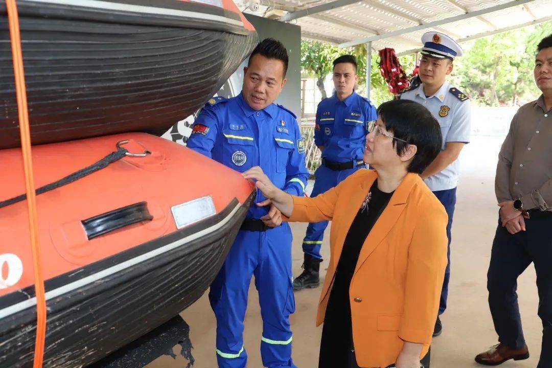 孙宇红到江东新区蓝天救援队开展走访慰问活动