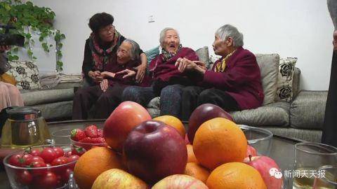 长寿老人|102岁大姐千里跨省给100岁妹妹庆生