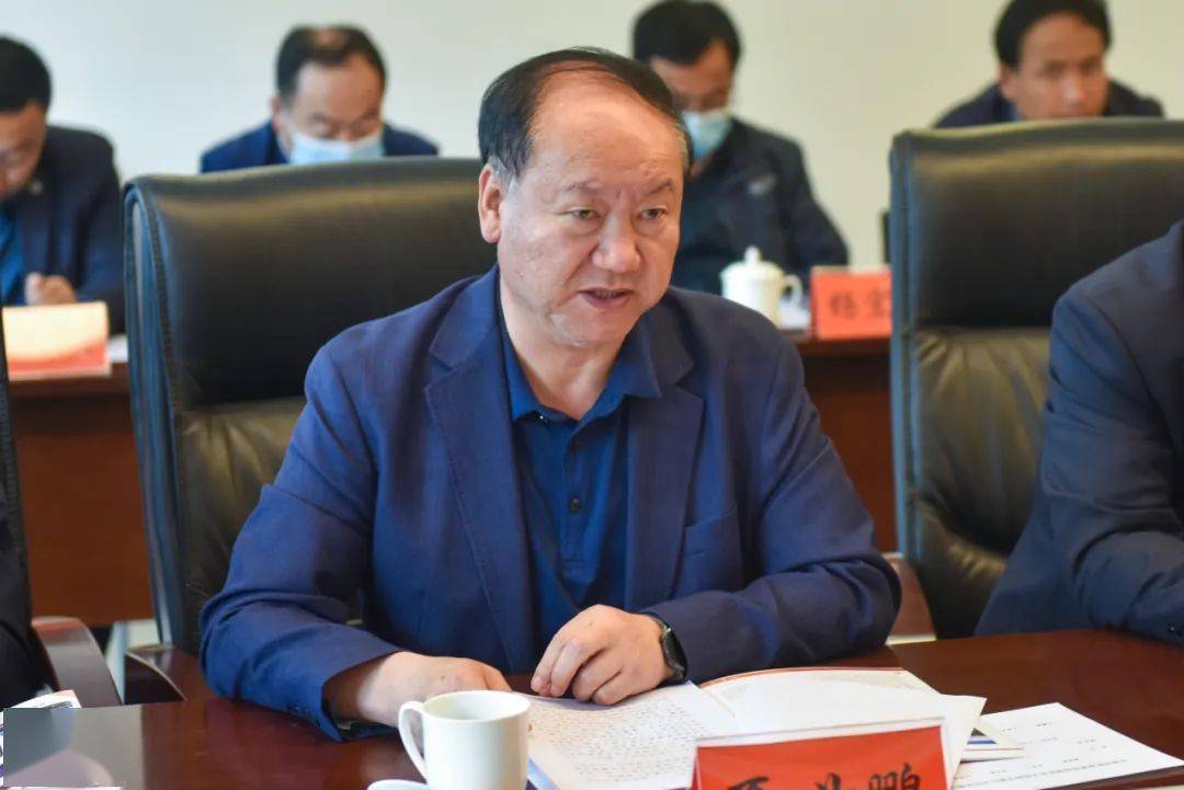 徐振伟,夏世鹏,张武德分别向与会领导和嘉宾介绍了南梁干部学院,南梁